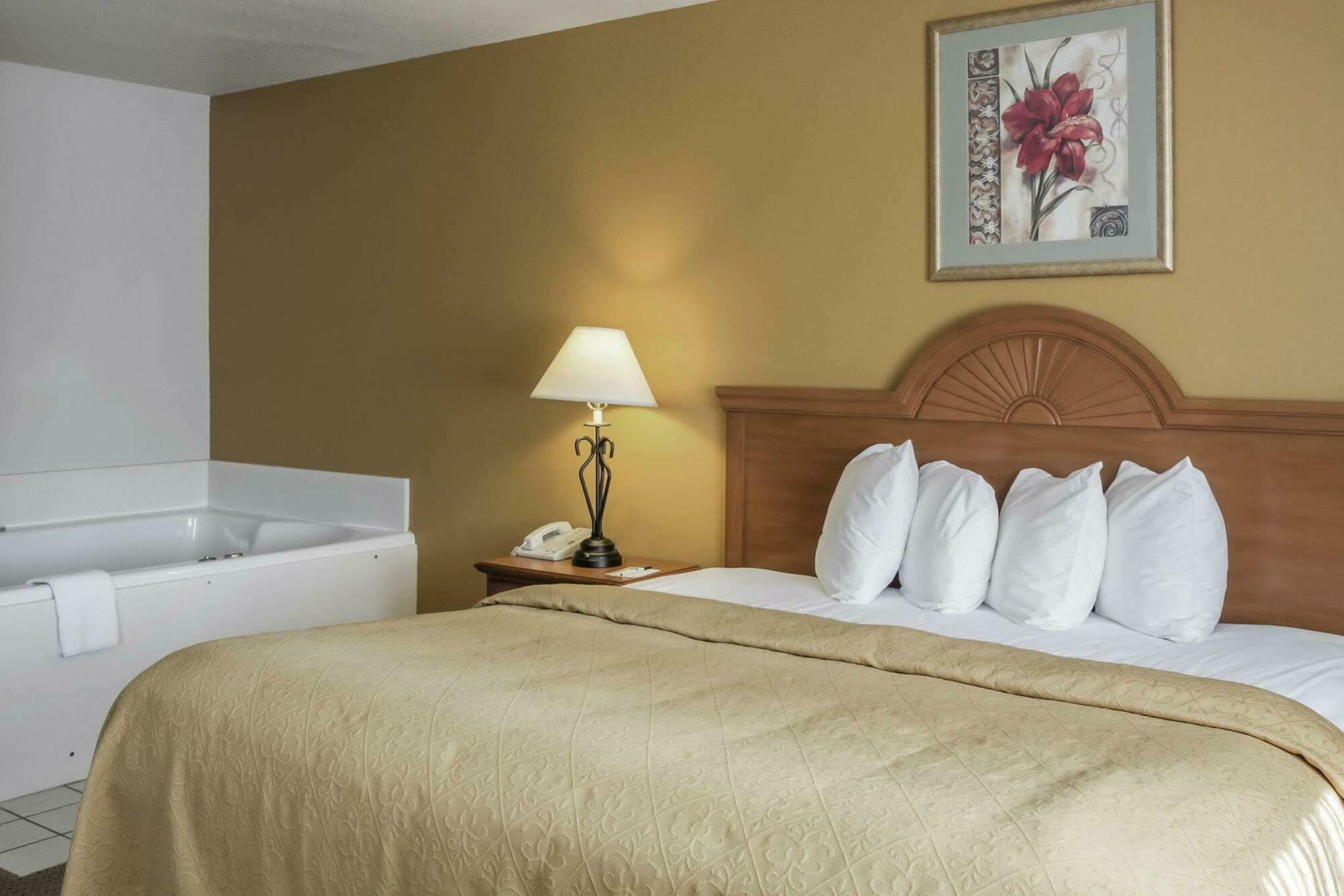 Quality Inn Huron Εξωτερικό φωτογραφία