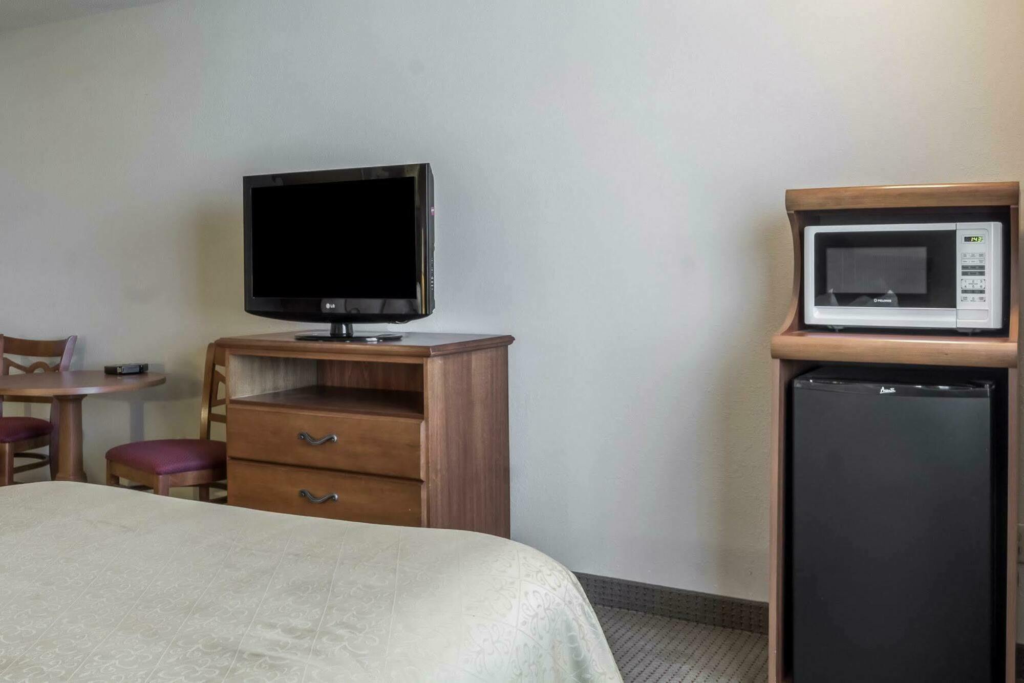 Quality Inn Huron Εξωτερικό φωτογραφία