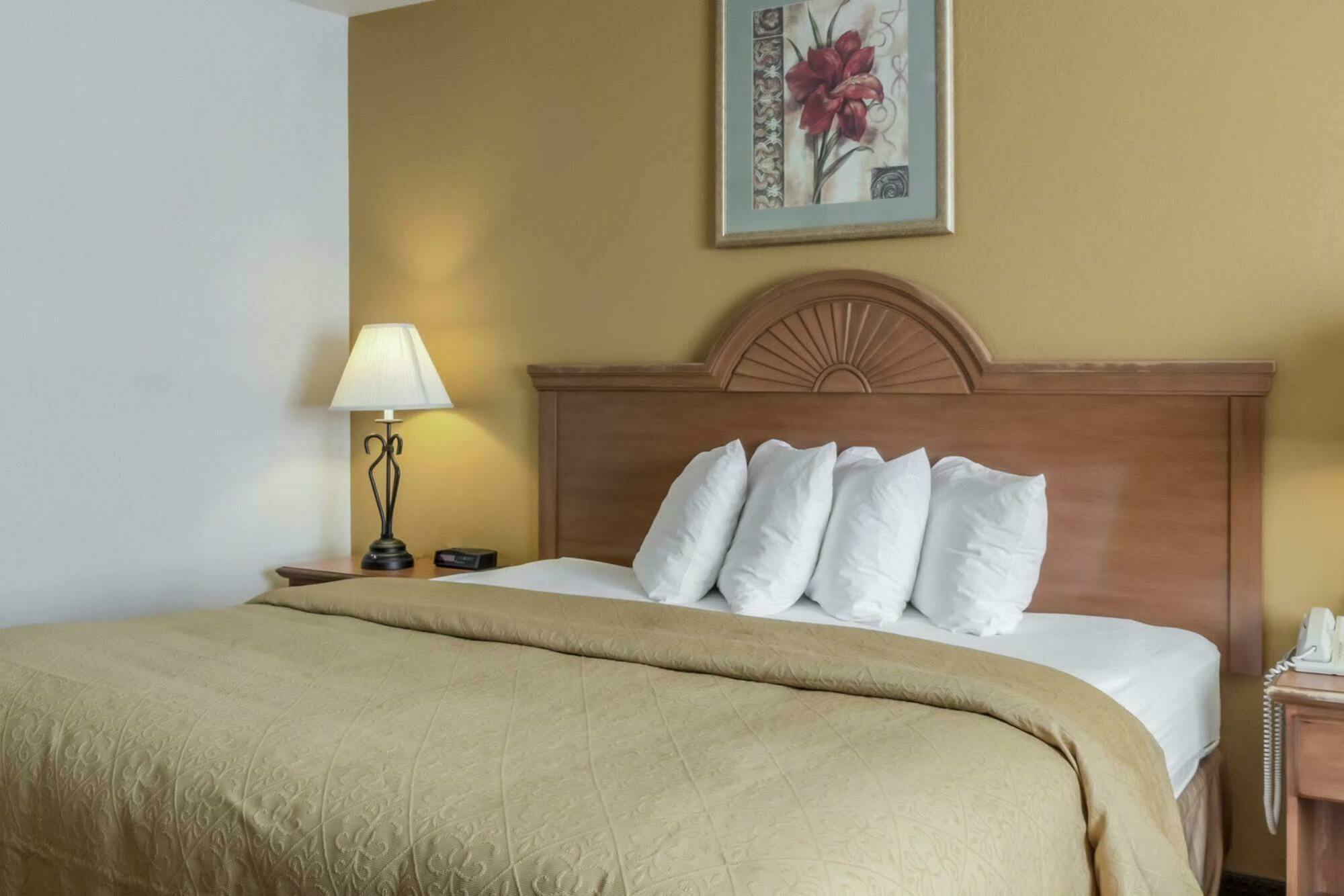 Quality Inn Huron Εξωτερικό φωτογραφία