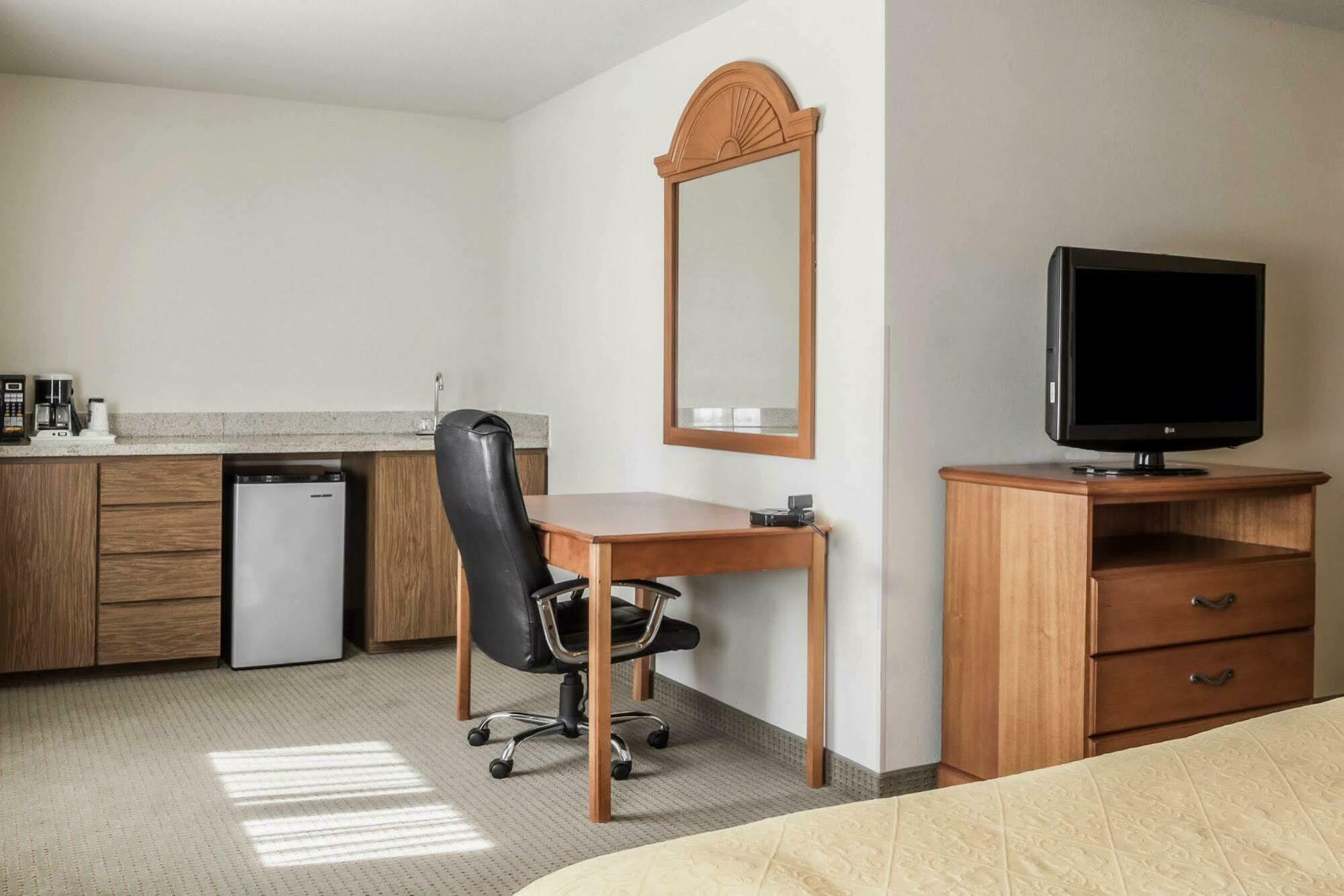 Quality Inn Huron Εξωτερικό φωτογραφία