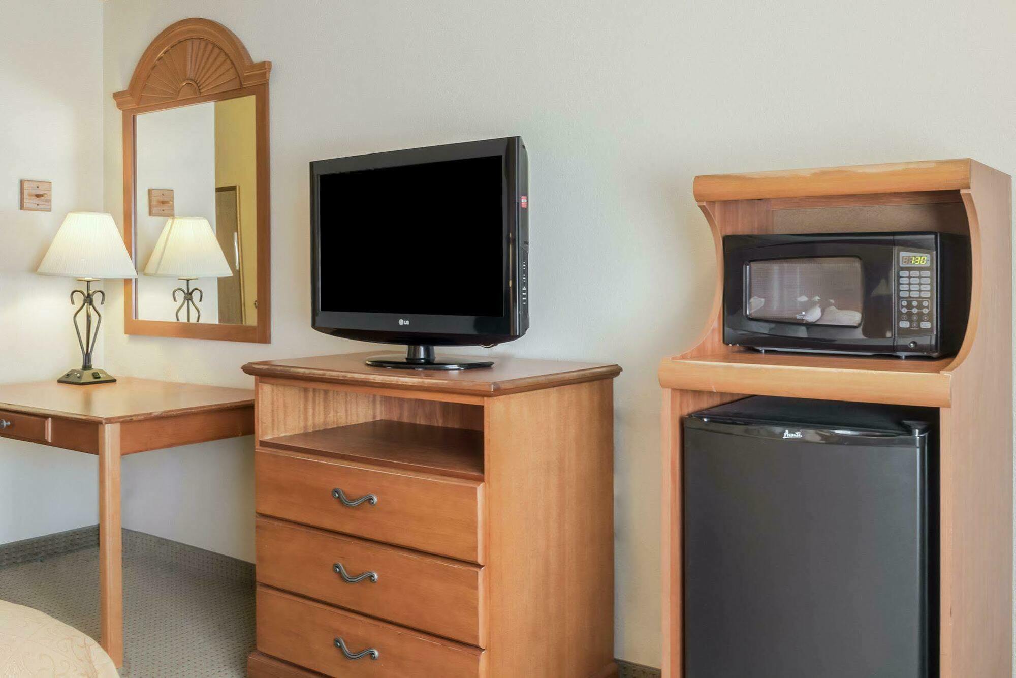Quality Inn Huron Εξωτερικό φωτογραφία