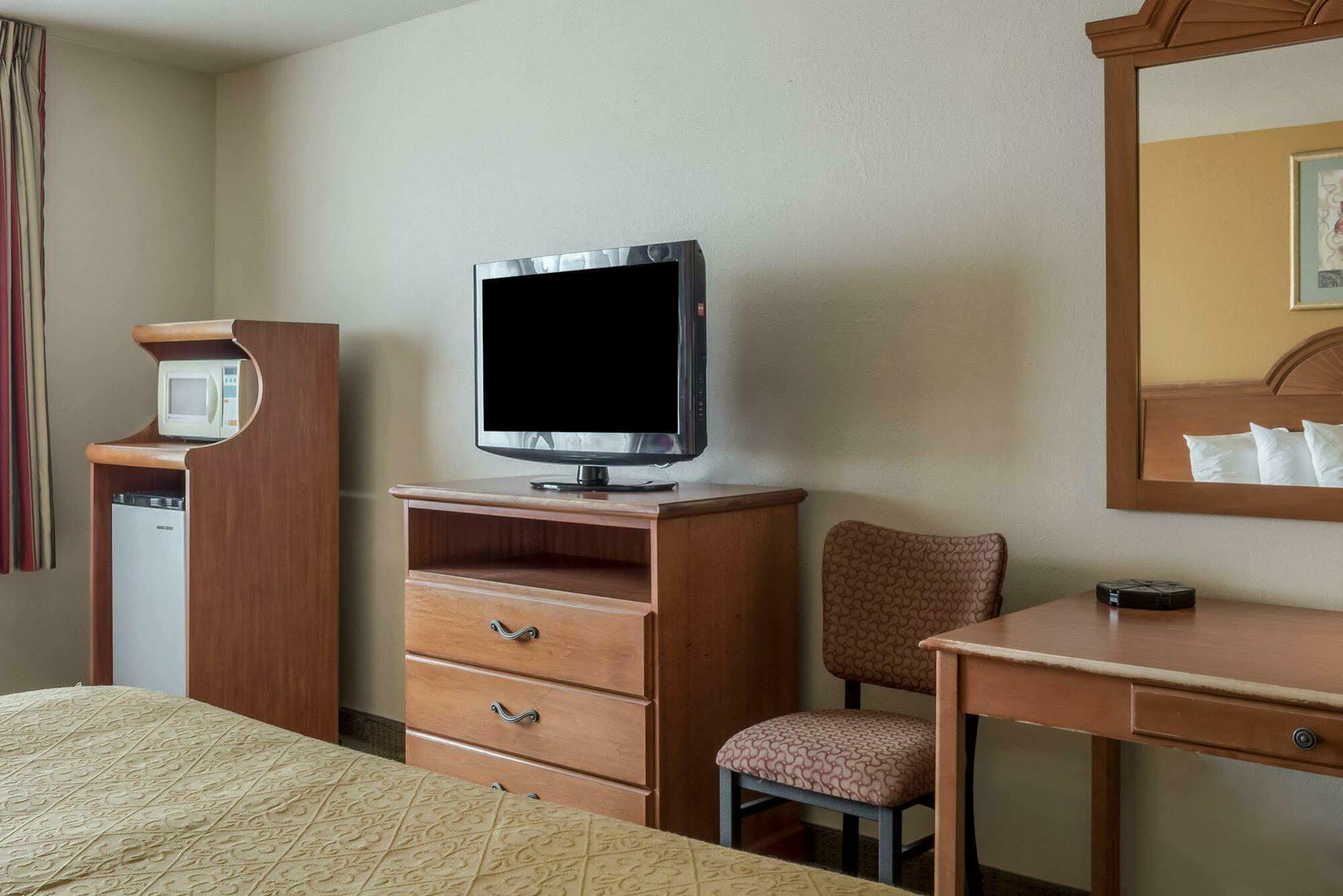 Quality Inn Huron Εξωτερικό φωτογραφία