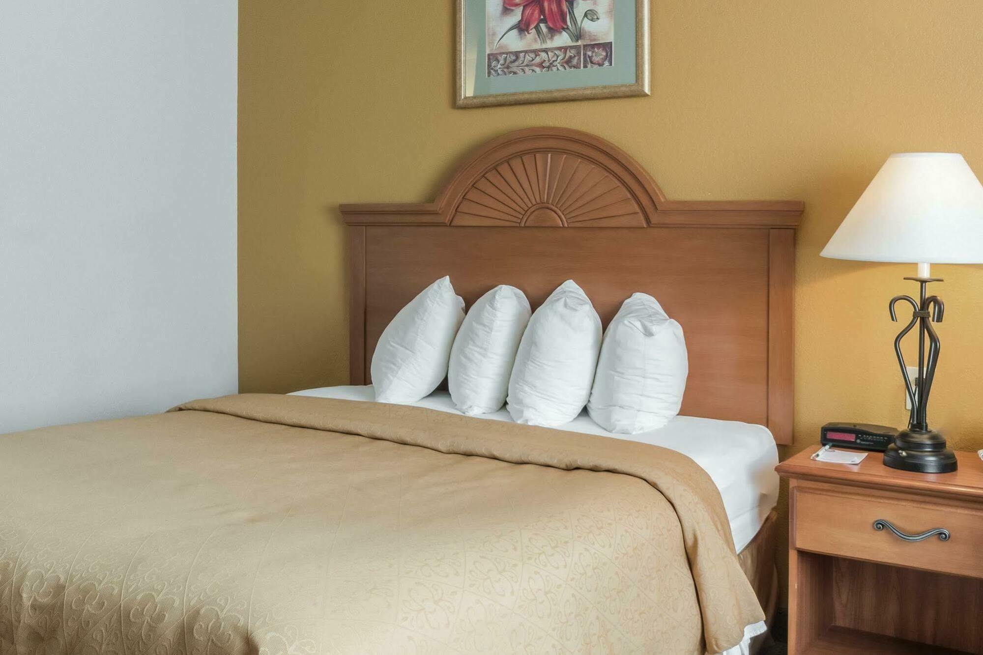 Quality Inn Huron Εξωτερικό φωτογραφία